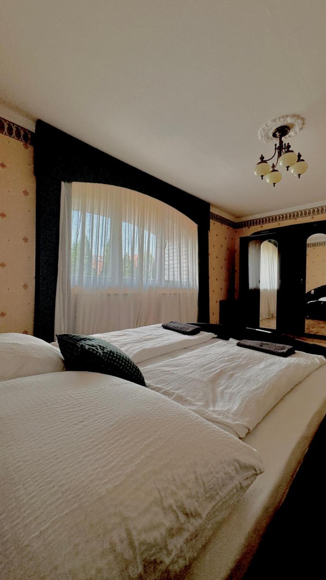 5 Haloszobas Wellness Vip House - Privat Medence Шиофок Экстерьер фото